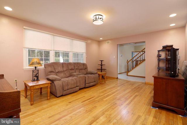 5 CEDAR FALLS DR, Medford, NJ 08055