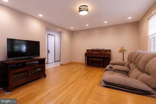 5 CEDAR FALLS DR, Medford, NJ 08055