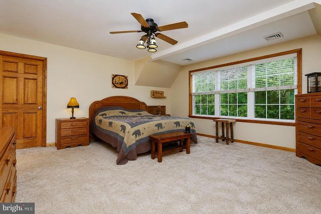 5 CEDAR FALLS DR, Medford, NJ 08055
