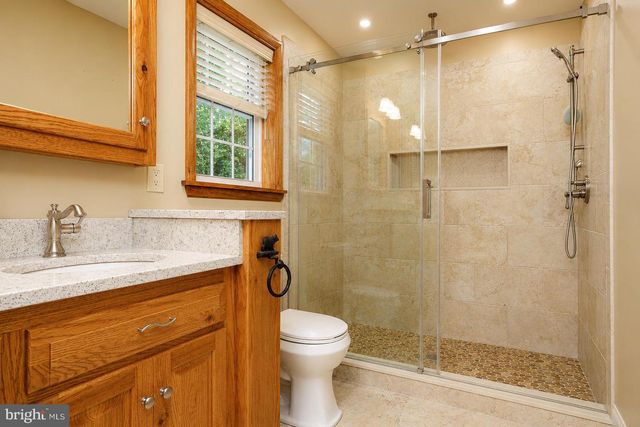 5 CEDAR FALLS DR, Medford, NJ 08055