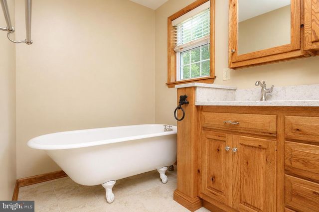 5 CEDAR FALLS DR, Medford, NJ 08055