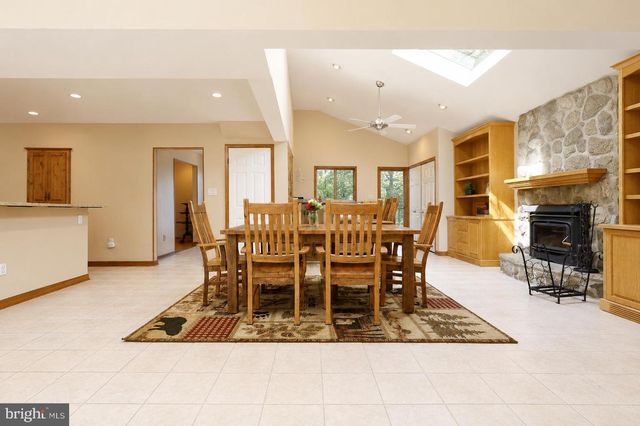 5 CEDAR FALLS DR, Medford, NJ 08055