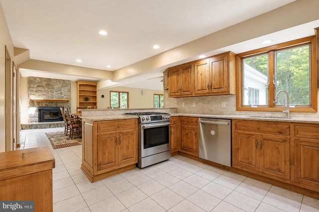 5 CEDAR FALLS DR, Medford, NJ 08055