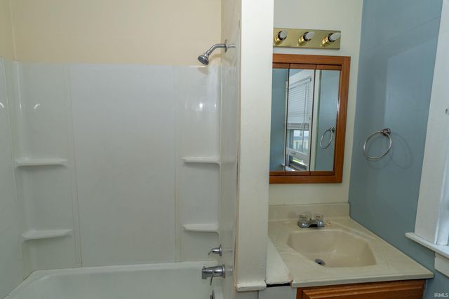 602 E Battell Street, Mishawaka, IN 46545