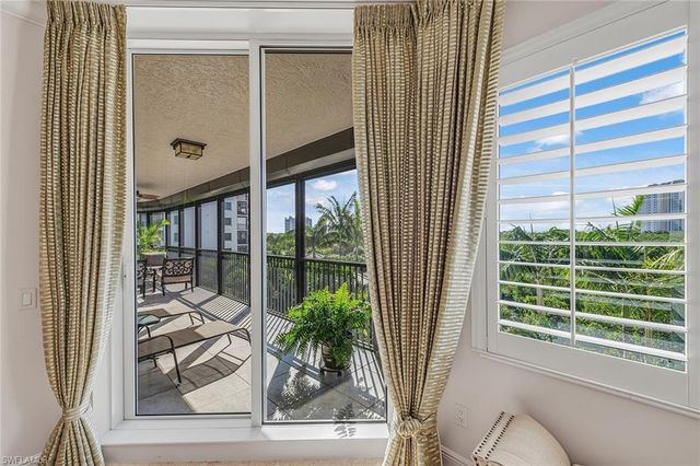 8930 Bay Colony DR # 301, Naples, FL 34108