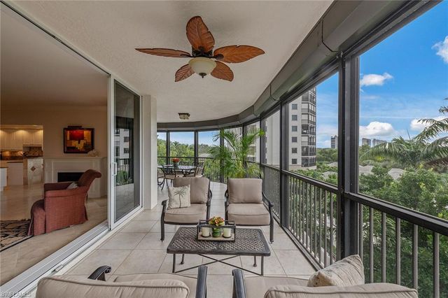 8930 Bay Colony DR # 301, Naples, FL 34108