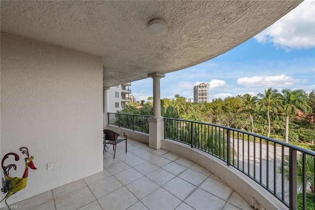 8930 Bay Colony DR # 301, Naples, FL 34108