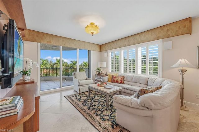 8930 Bay Colony DR # 301, Naples, FL 34108