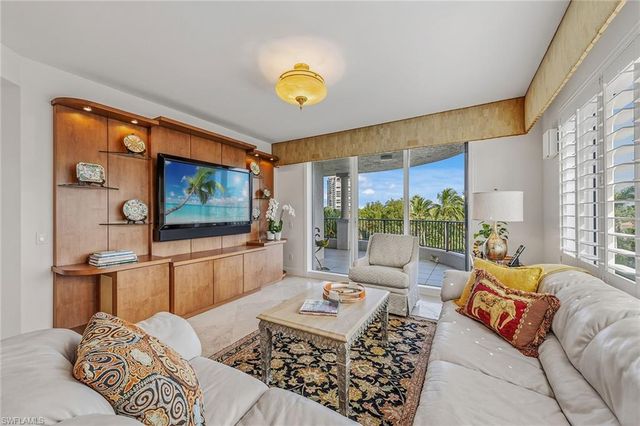 8930 Bay Colony DR # 301, Naples, FL 34108