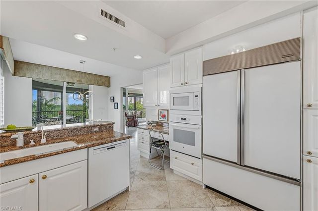 8930 Bay Colony DR # 301, Naples, FL 34108