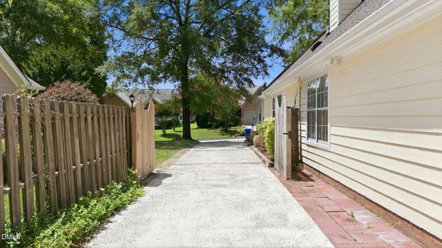 104 Covington Drive, Chapel Hill, NC 27514