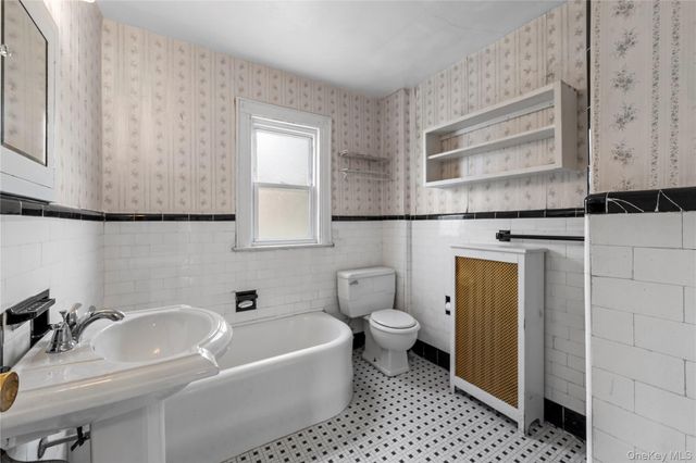 41-29 248th Street, Little Neck, NY 11363