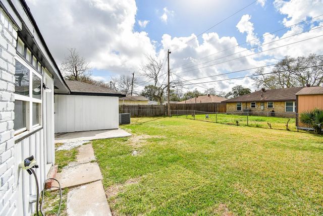 6513 Jackwood Street, Houston, TX 77074