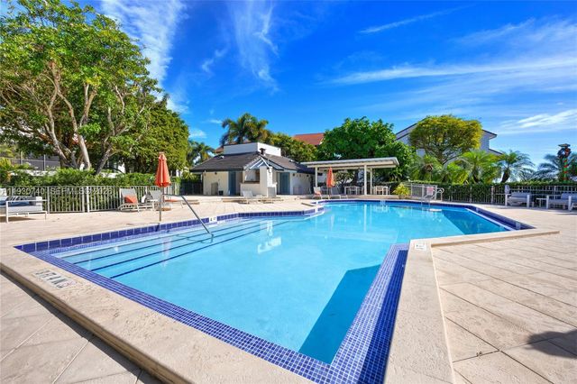 2000 S Bayshore Dr 27, Coconut Grove, FL 33133