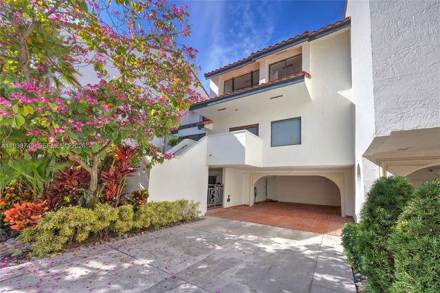 2000 S Bayshore Dr 27, Coconut Grove, FL 33133