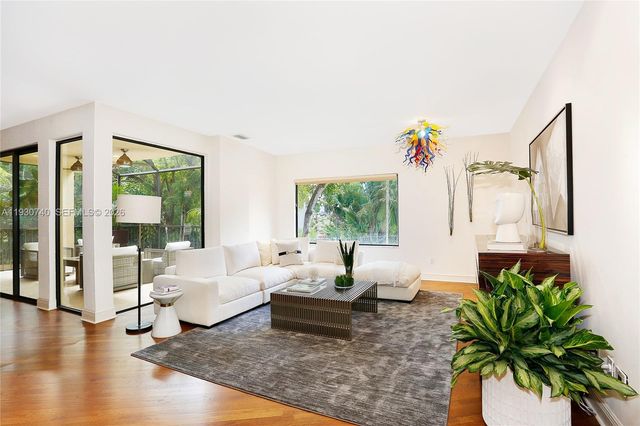 2000 S Bayshore Dr 27, Coconut Grove, FL 33133