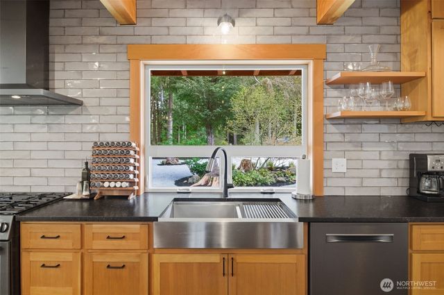 5110 Gahs Road SE, Roy, WA 98580