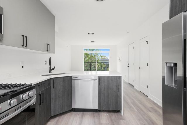 2030 Greenwood Street 206, Evanston, IL 60201