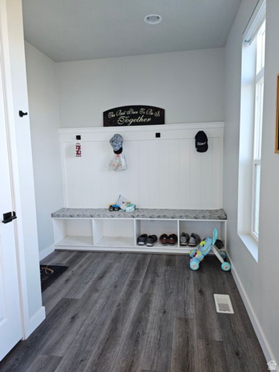 Image 15 of property listing at 2422 S BLUE WATER LN, Saratoga Springs, UT 84045