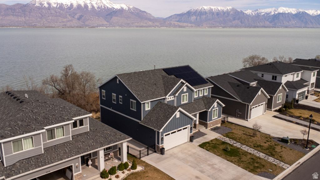 Image 3 of property listing at 2422 S BLUE WATER LN, Saratoga Springs, UT 84045