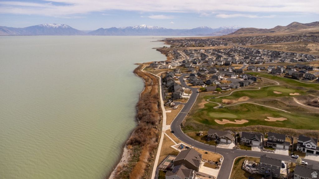 Image 4 of property listing at 2422 S BLUE WATER LN, Saratoga Springs, UT 84045