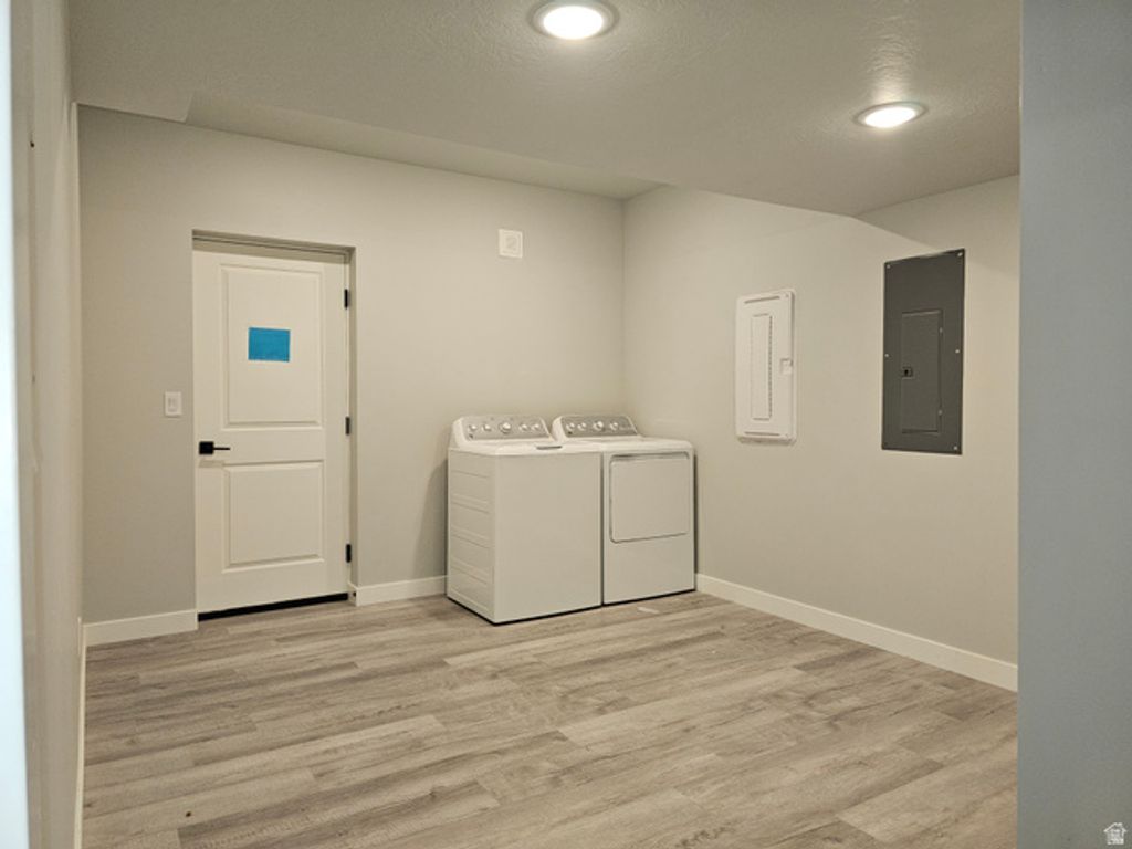 Image 33 of property listing at 2422 S BLUE WATER LN, Saratoga Springs, UT 84045