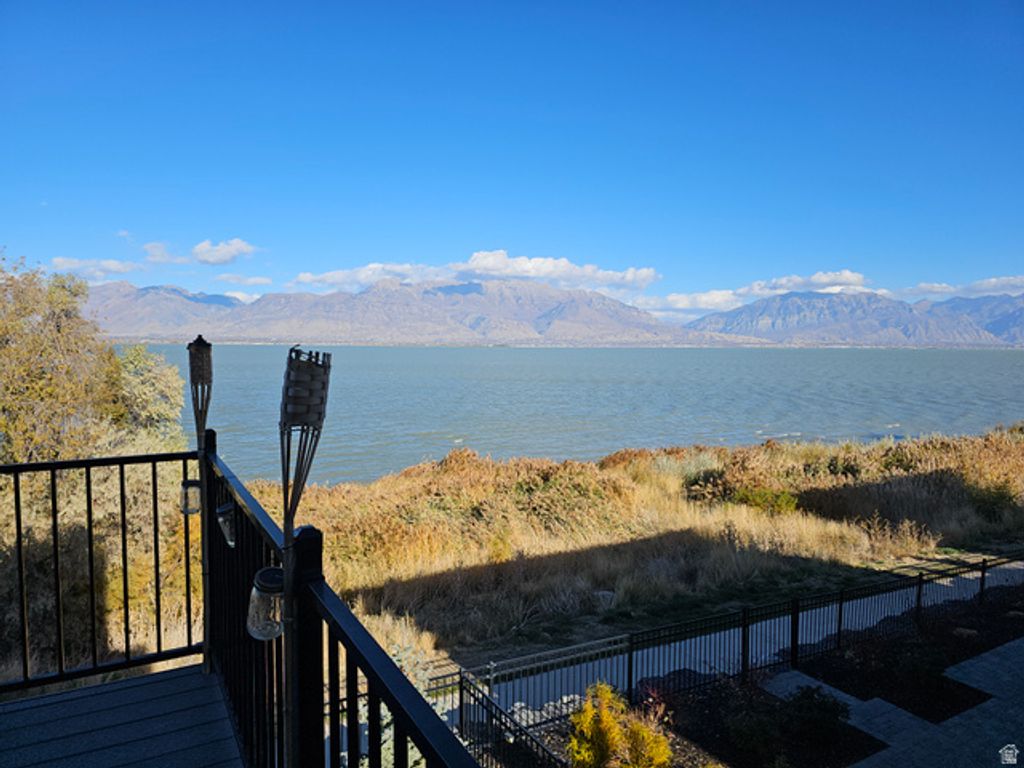 Image 35 of property listing at 2422 S BLUE WATER LN, Saratoga Springs, UT 84045