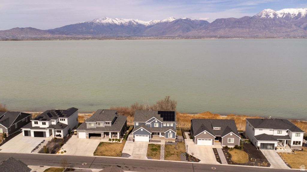 Image 41 of property listing at 2422 S BLUE WATER LN, Saratoga Springs, UT 84045