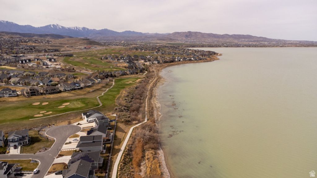 Image 43 of property listing at 2422 S BLUE WATER LN, Saratoga Springs, UT 84045