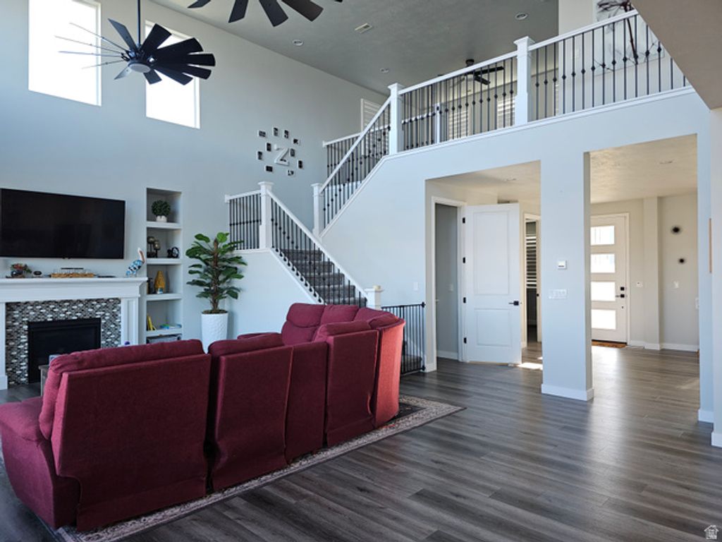 Image 6 of property listing at 2422 S BLUE WATER LN, Saratoga Springs, UT 84045
