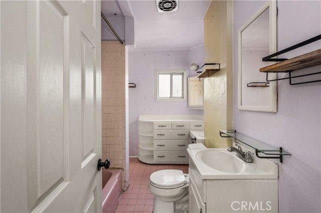 9933 San Anselmo, South Gate, CA 90280