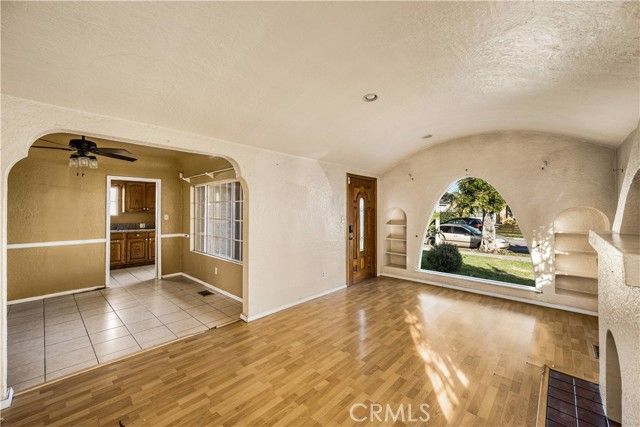 9933 San Anselmo, South Gate, CA 90280