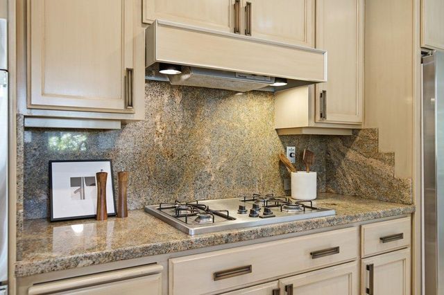 2872 Roland Avenue, San Carlos, CA 94070