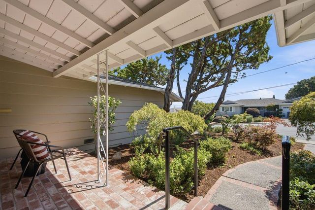 2872 Roland Avenue, San Carlos, CA 94070
