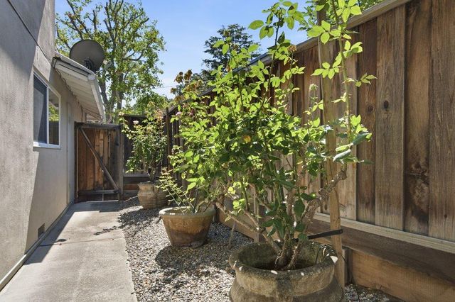 2872 Roland Avenue, San Carlos, CA 94070