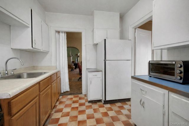 2335 Yates Avenue, Bronx, NY 10469