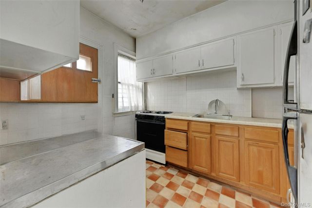 2335 Yates Avenue, Bronx, NY 10469