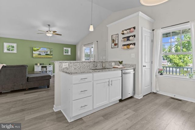 320 2ND ST, Colonial Beach, VA 22443
