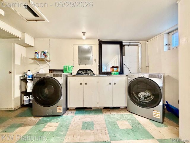 2425 Woodstock Drive, Port Huron, MI 48060