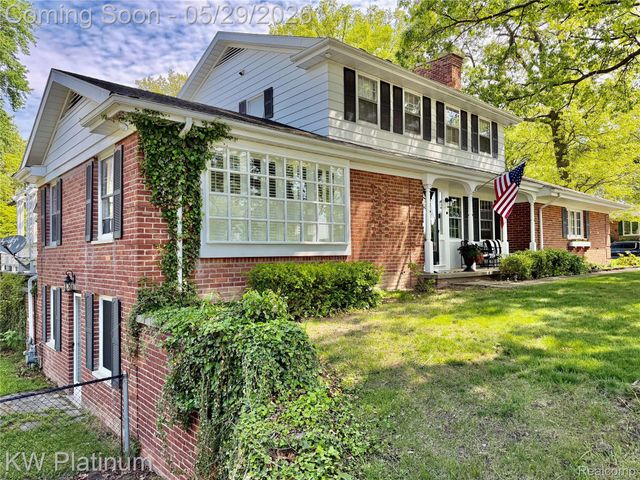 2425 Woodstock Drive, Port Huron, MI 48060