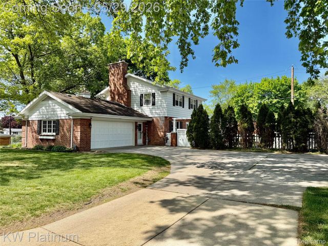 2425 Woodstock Drive, Port Huron, MI 48060