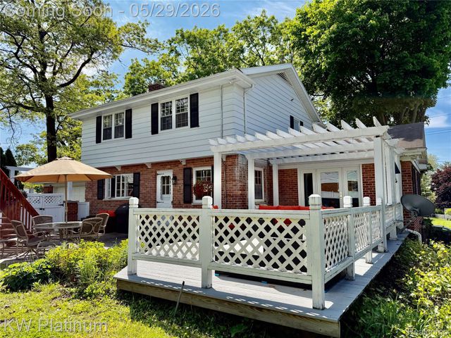 2425 Woodstock Drive, Port Huron, MI 48060