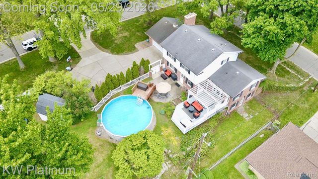 2425 Woodstock Drive, Port Huron, MI 48060