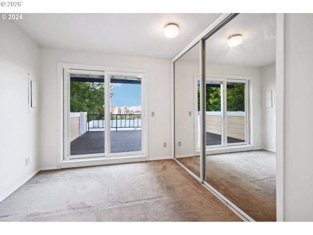 3515 Sw BARBUR Blvd N-3, Portland, OR 97239