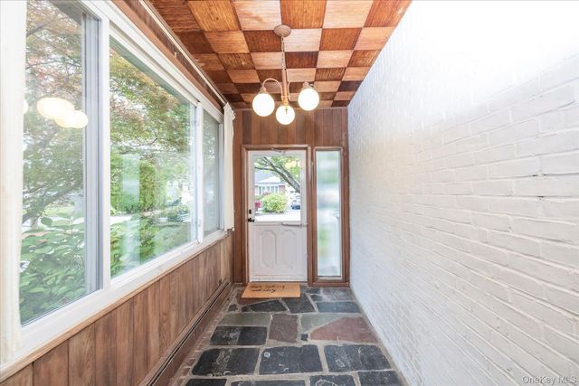 8 Keats Place, Greenlawn, NY 11740