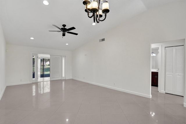 630 Sea Pine Way J, Greenacres, FL 33415