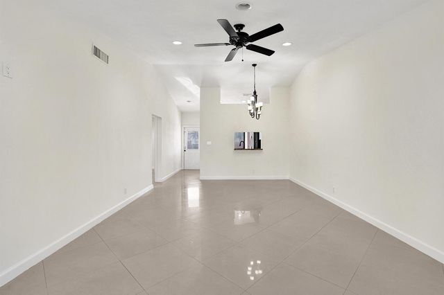 630 Sea Pine Way J, Greenacres, FL 33415