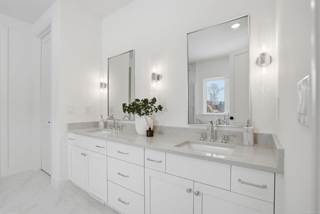 1055 Avon Road, Rochester Hills, MI 48307