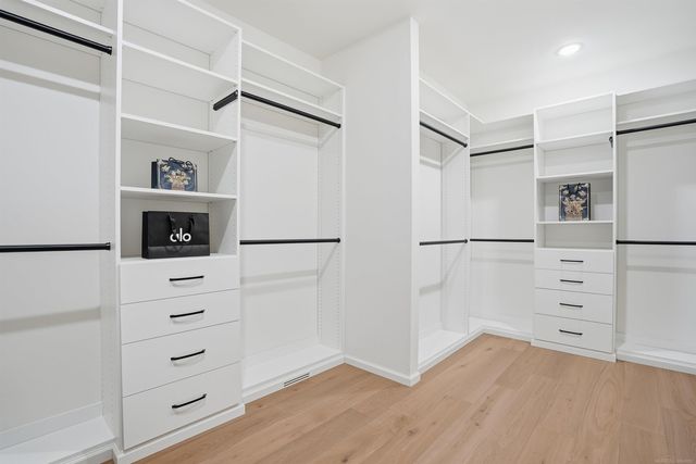 1055 Avon Road, Rochester Hills, MI 48307