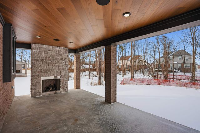 1055 Avon Road, Rochester Hills, MI 48307